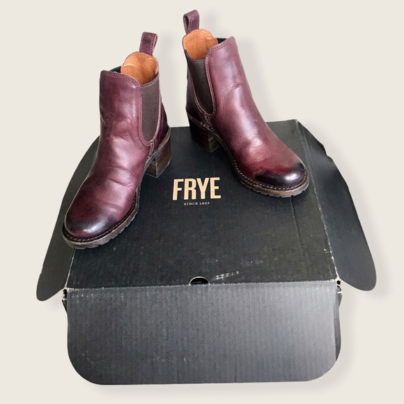 Frye Sabrina Chelsea Burgundy Genuine Leather Vintage-Retro Moto Ankle Booties - Picture 14 of 16